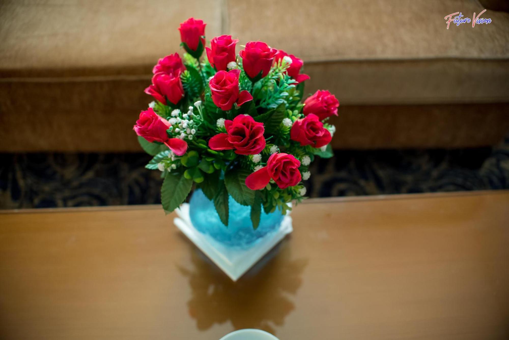 Rehana Plaza Hotel Cairo Exterior photo A bouquet of roses